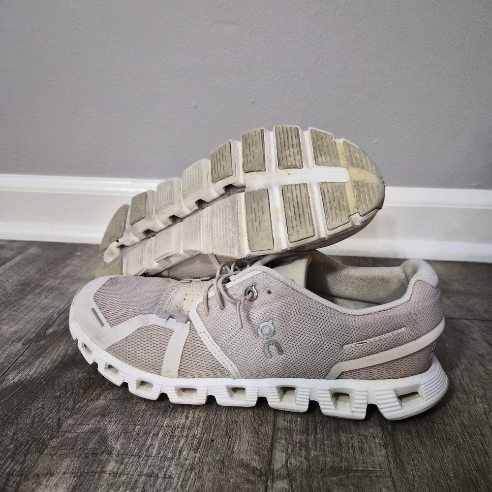 On Running Cloud Shoes Women's Size 9.5